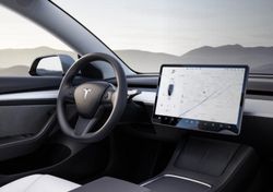 Screencasting app Replica adds support for Tesla's huge in-car displays