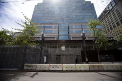 Portland Apple Store may finally remove its metal fence barrier