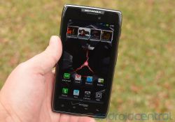Motorola Droid RAZR MAXX supposedly outsells iPhone at Verizon