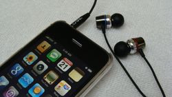 Apple investigating iPhone issues with Monster-branded headphones