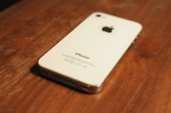 White iPhone 4 shipping in the next few weeks?