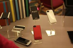 mophie shows off Pulse for iPod touch, Power Station for iPad, Juice Pack Plus for iPhone 4 - TiPb at CES 2010