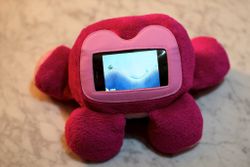 Review + giveaway: Griffin Woogie plush toy case for iPhone and iPod touch