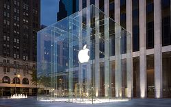 Does Apple's new retail SVP, John Browett, make sense? [Stock talk]