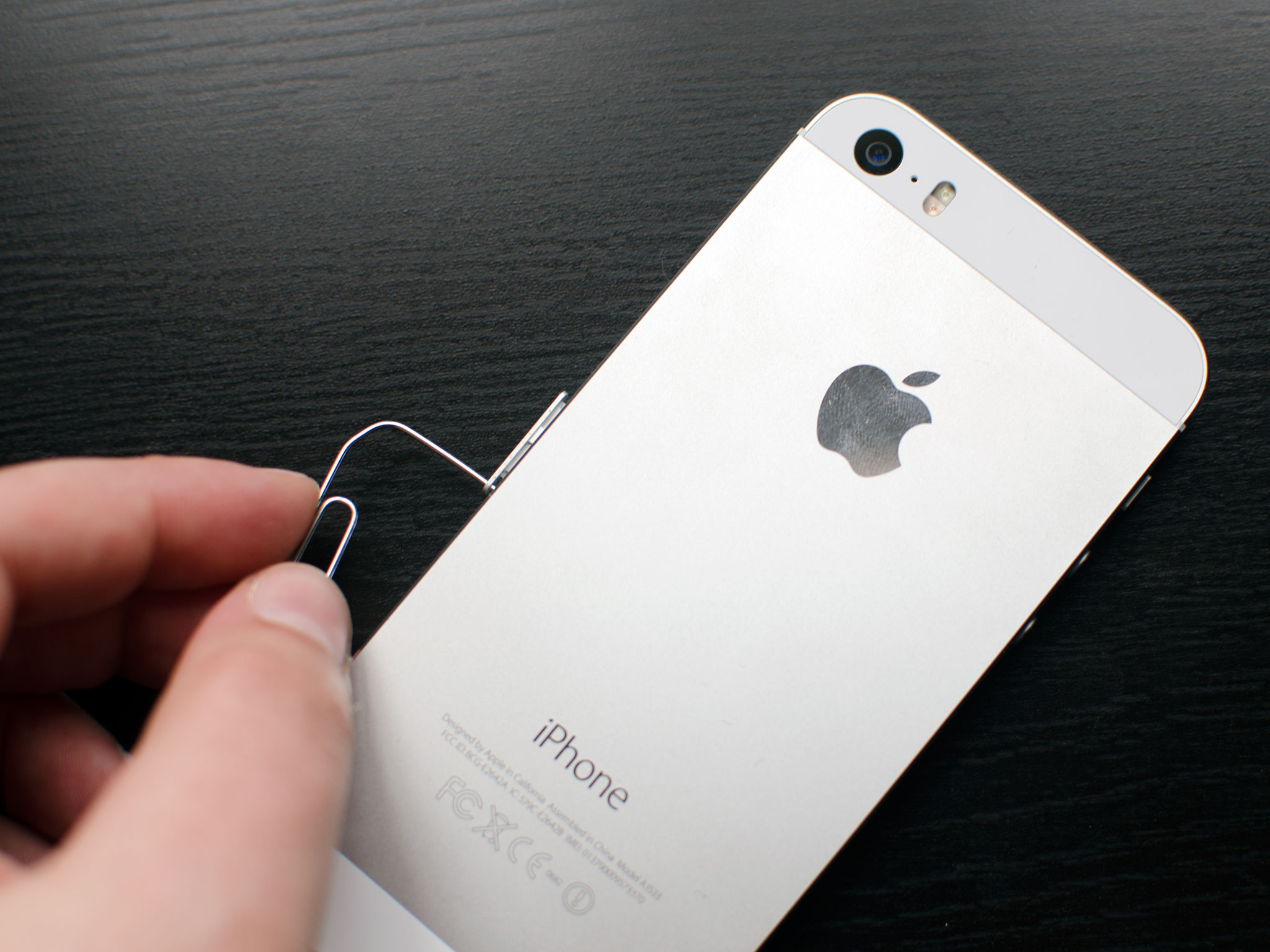 How to Remove the SIM card in an iPhone or iPad