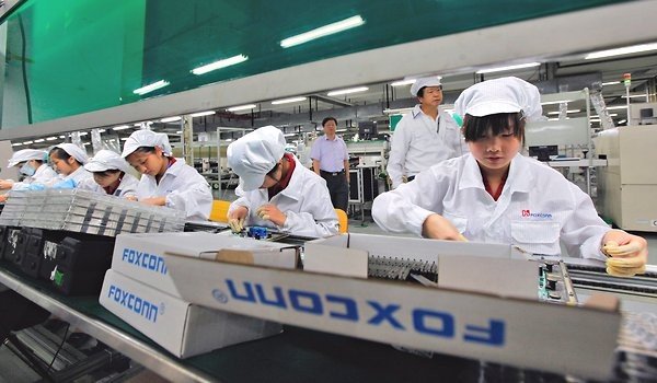 Apple, Foxconn considering joint investment in $7 billion U.S. display factory