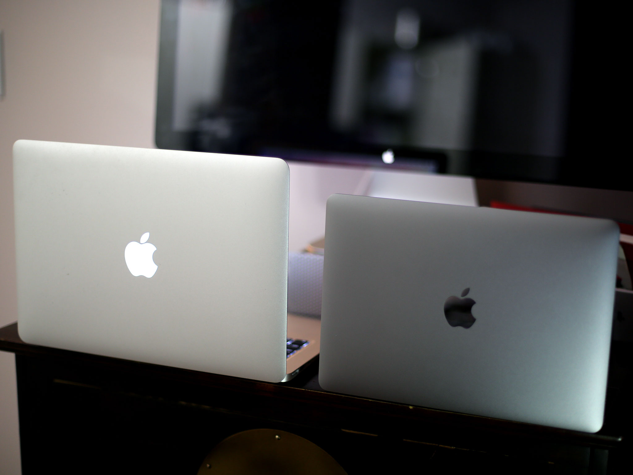 new macbook pro apple logo light