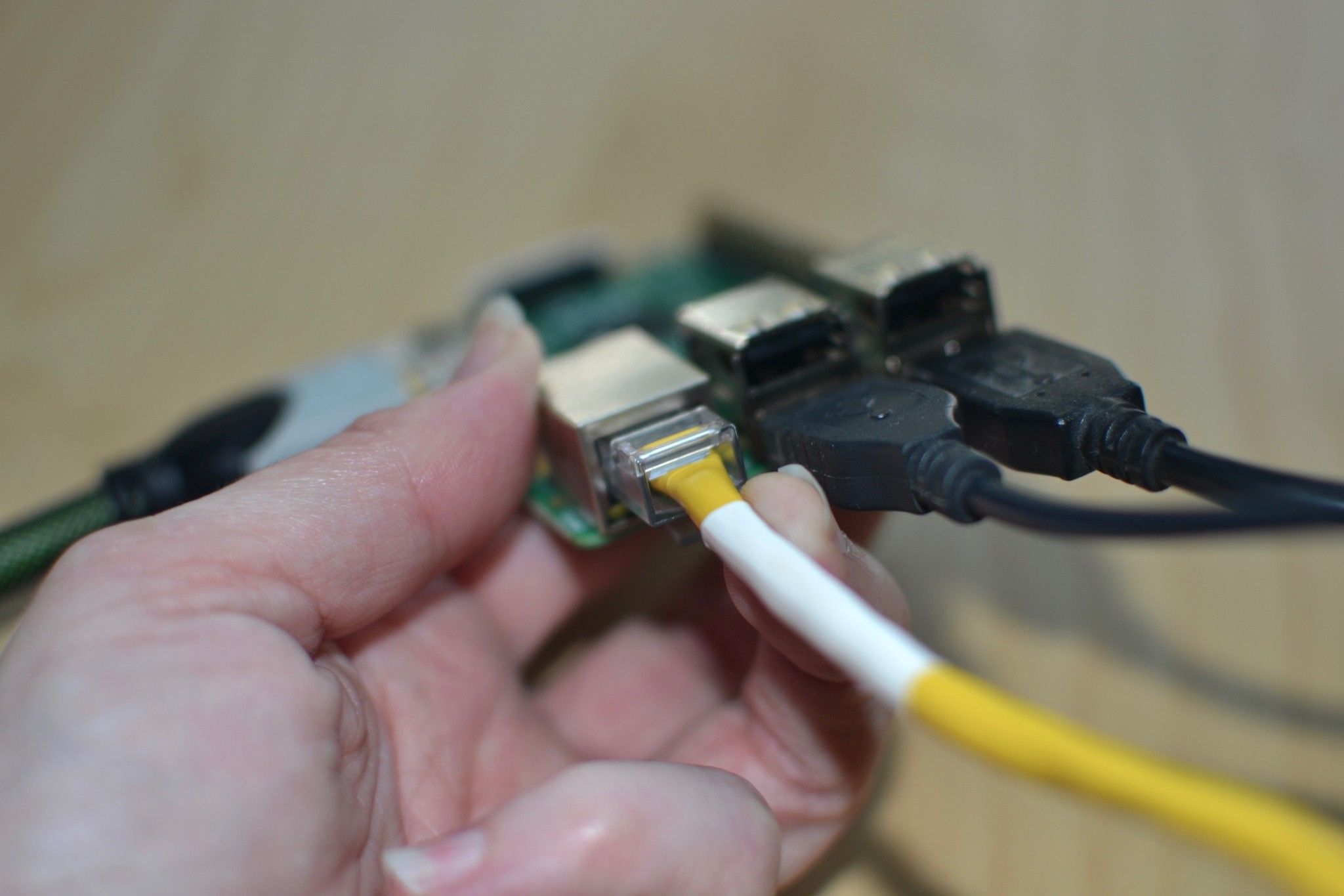 Подключение кабеля Ethernet к Raspberry Pi