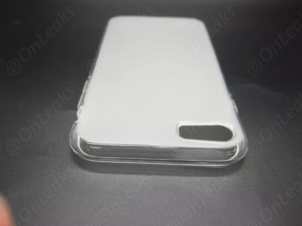 Images of supposed iPhone 7 case show off slimmer design and no headphone jack