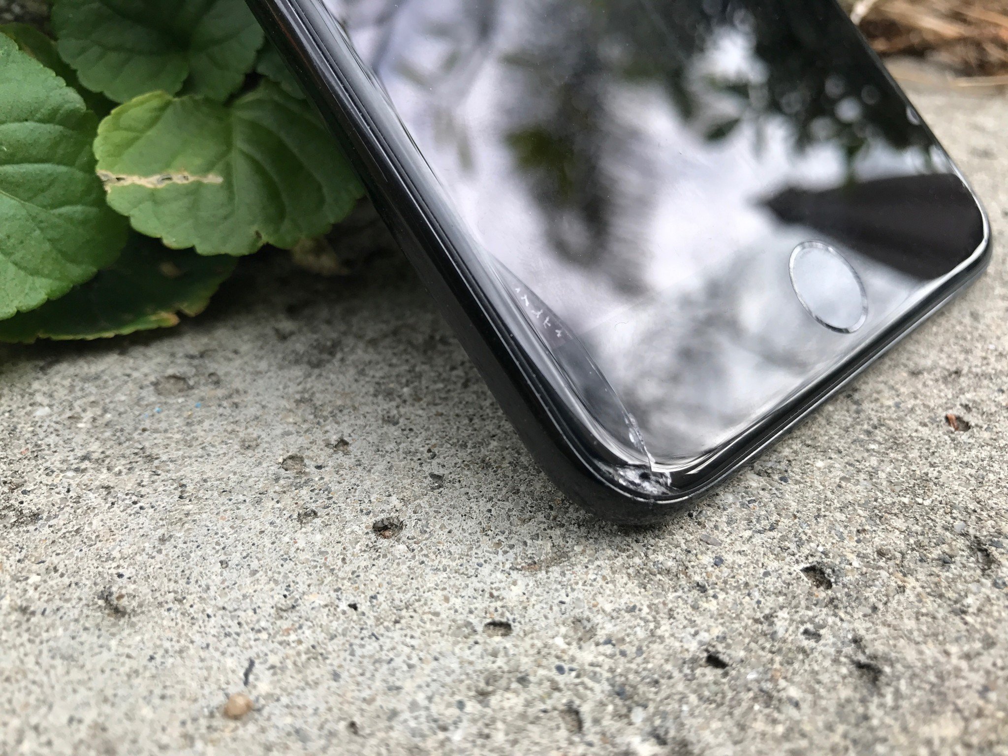 Does Verizon Insurance Cover Cracked Screen In 2022? (Guide)
