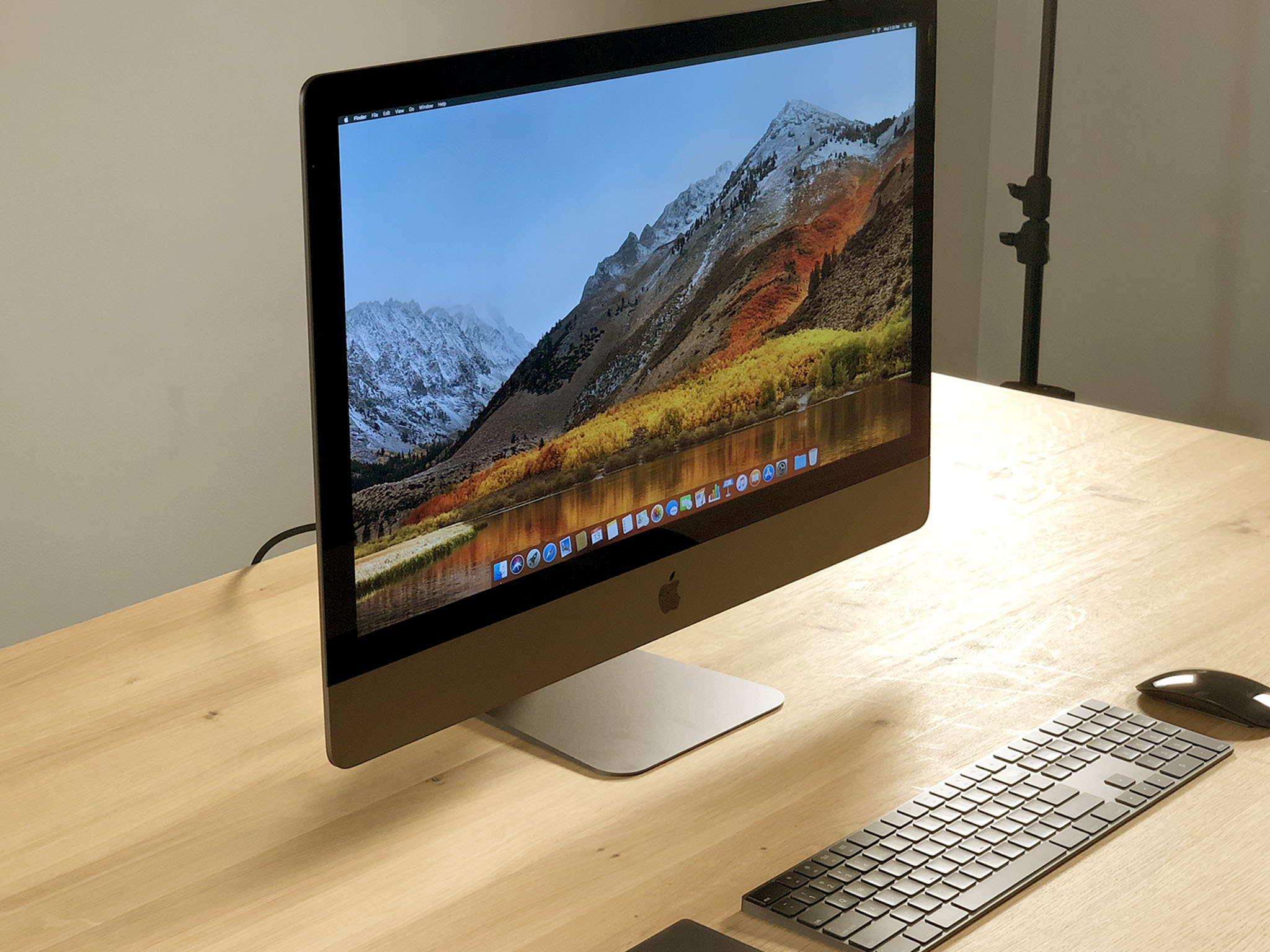 MacBook Pro brings True Tone support to LG UltraFine, Apple Thunderbolt displays