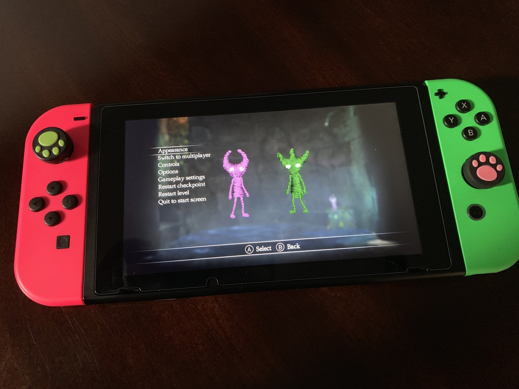 Unravel Two на Nintendo Switch с Pink и Green Yarny и Joy-Cons