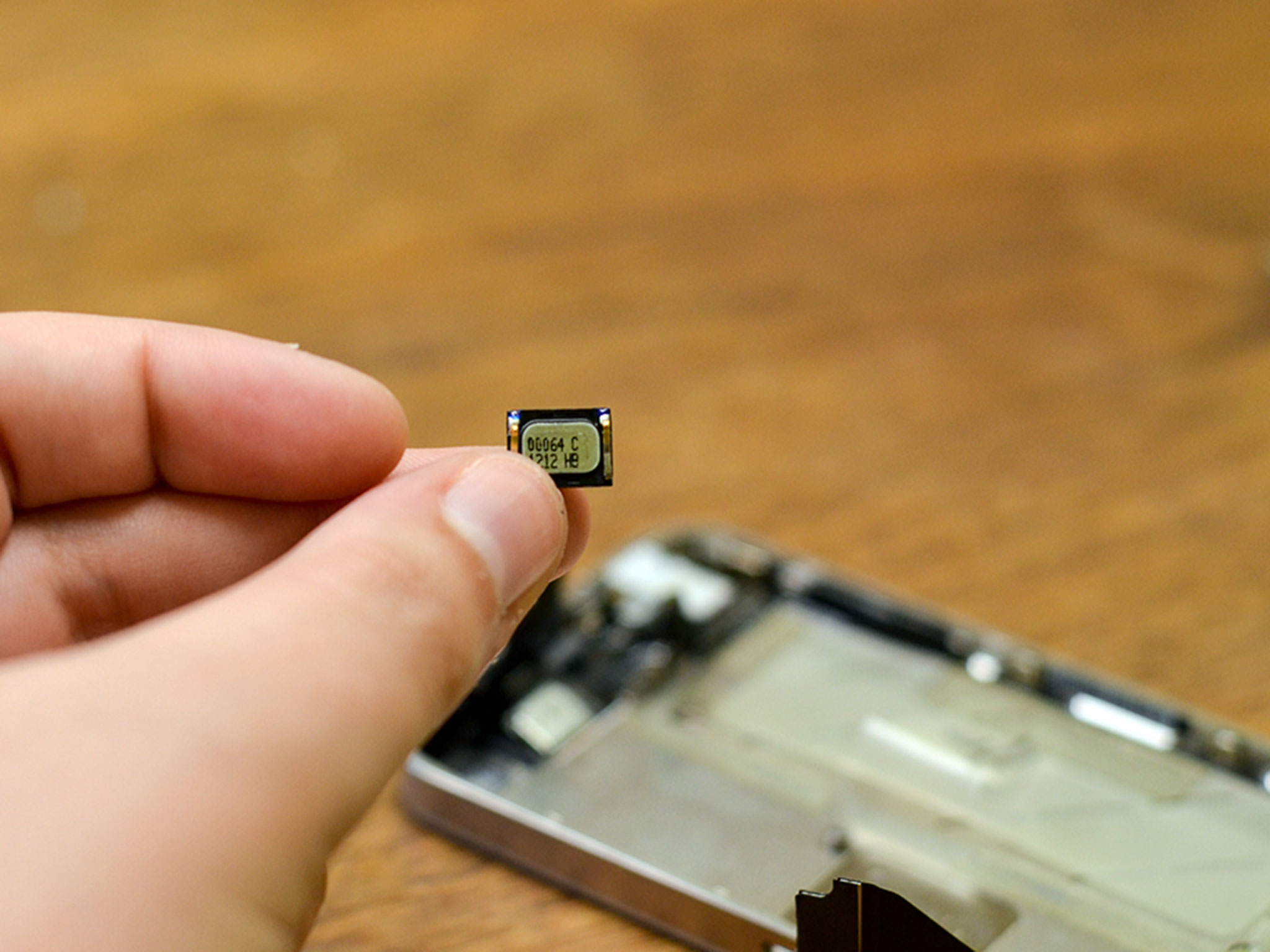 Comment réparer une oreillette grillée dans un iPhone 4s