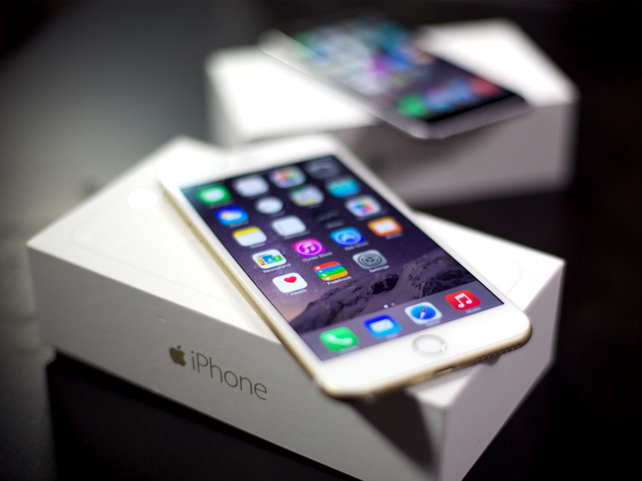 NSFW: The iPhone 6 Plus is this year's gold iPhone
