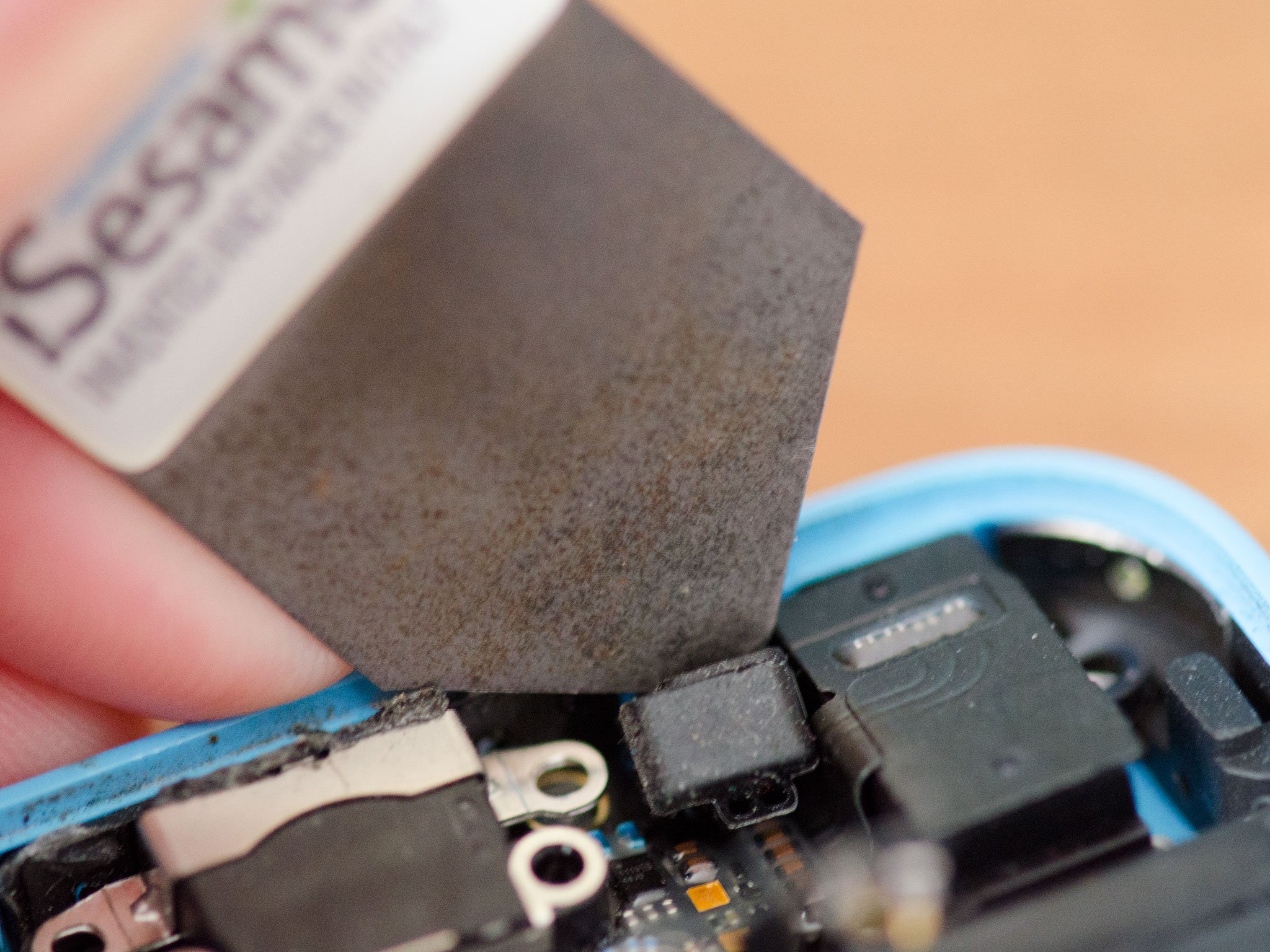 How to DIY replace the Lightning dock in an iPhone 5c