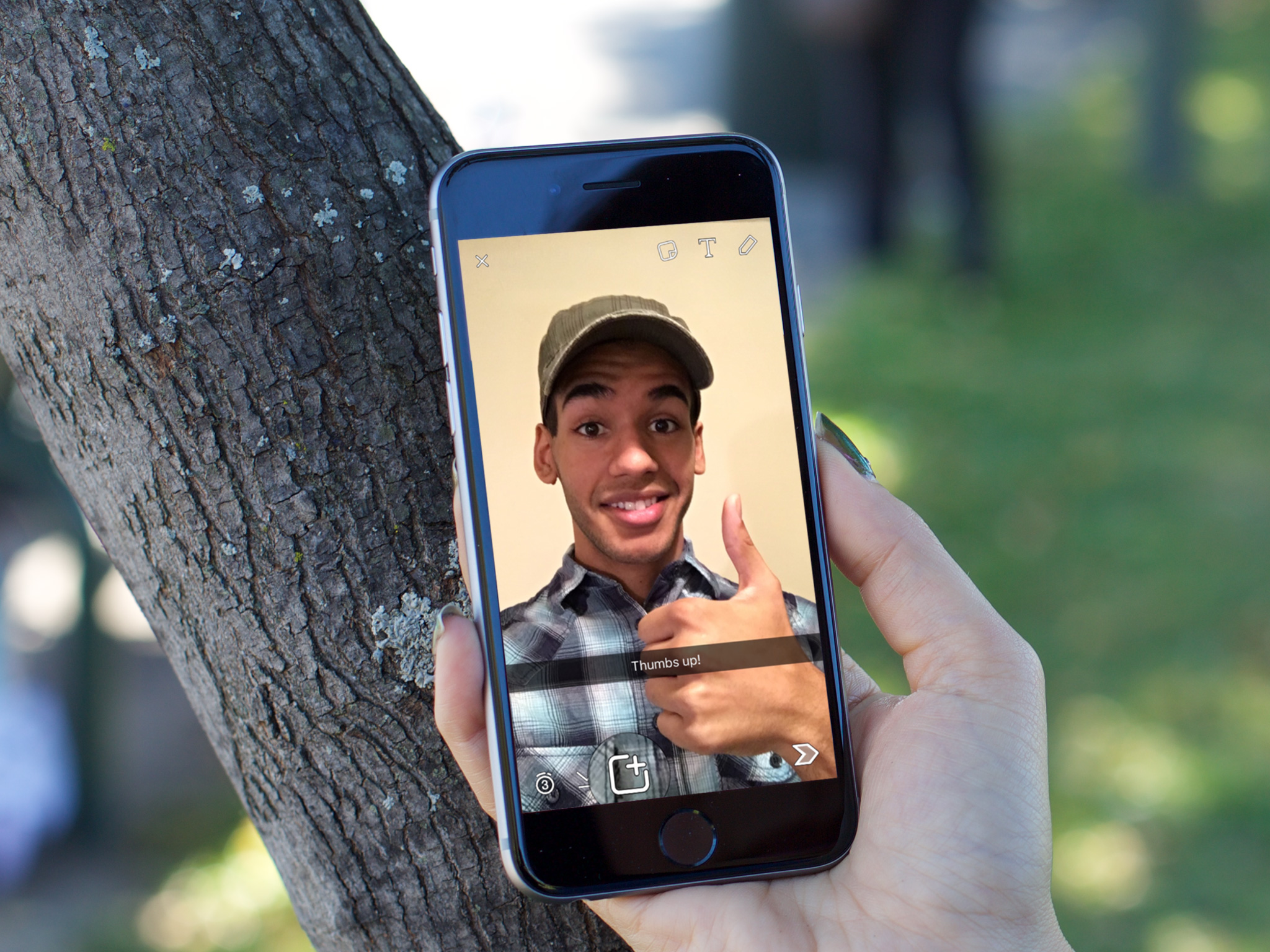 How to take photos (and selfies!) with Snapchat