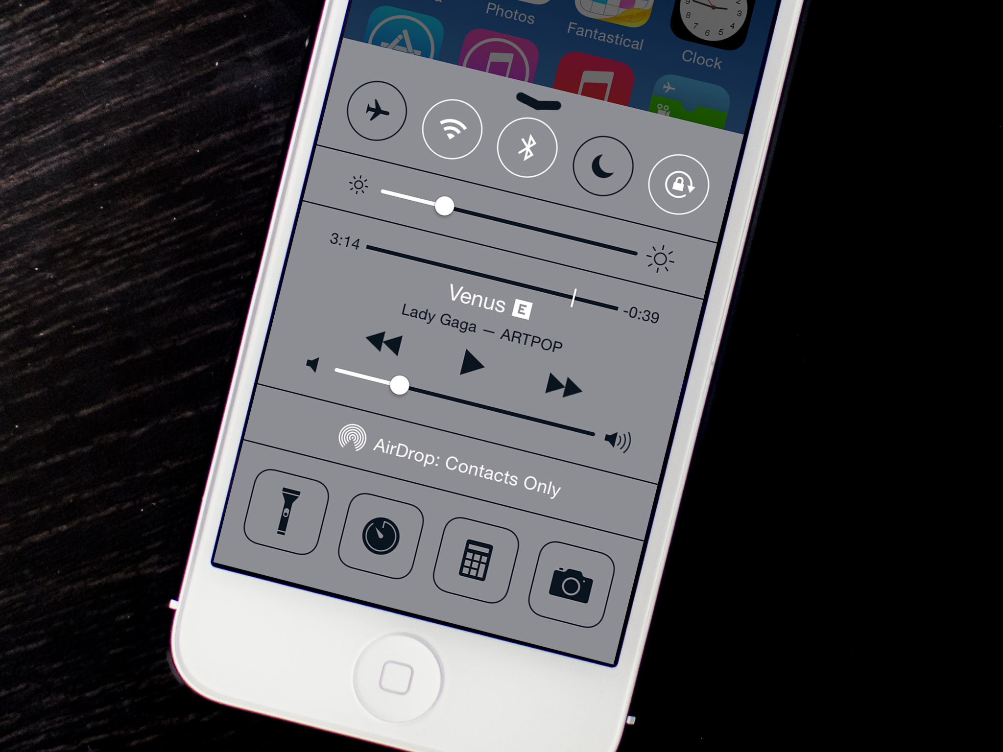 How to reduce the transparency of keyboards, menus, and more in iOS 7.1