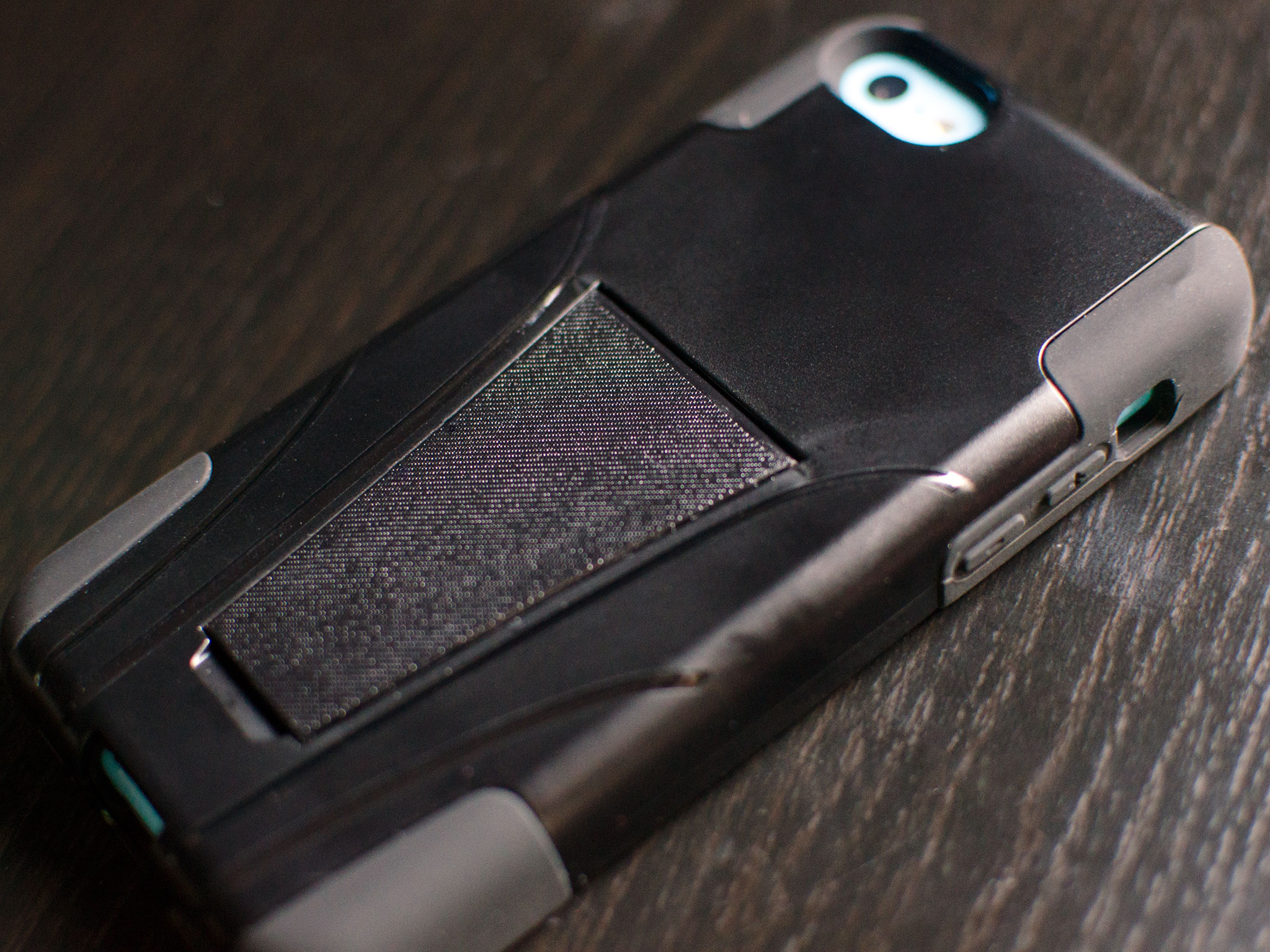 Amzer Double Layer Hybrid Case with Kickstand for iPhone 5c review
