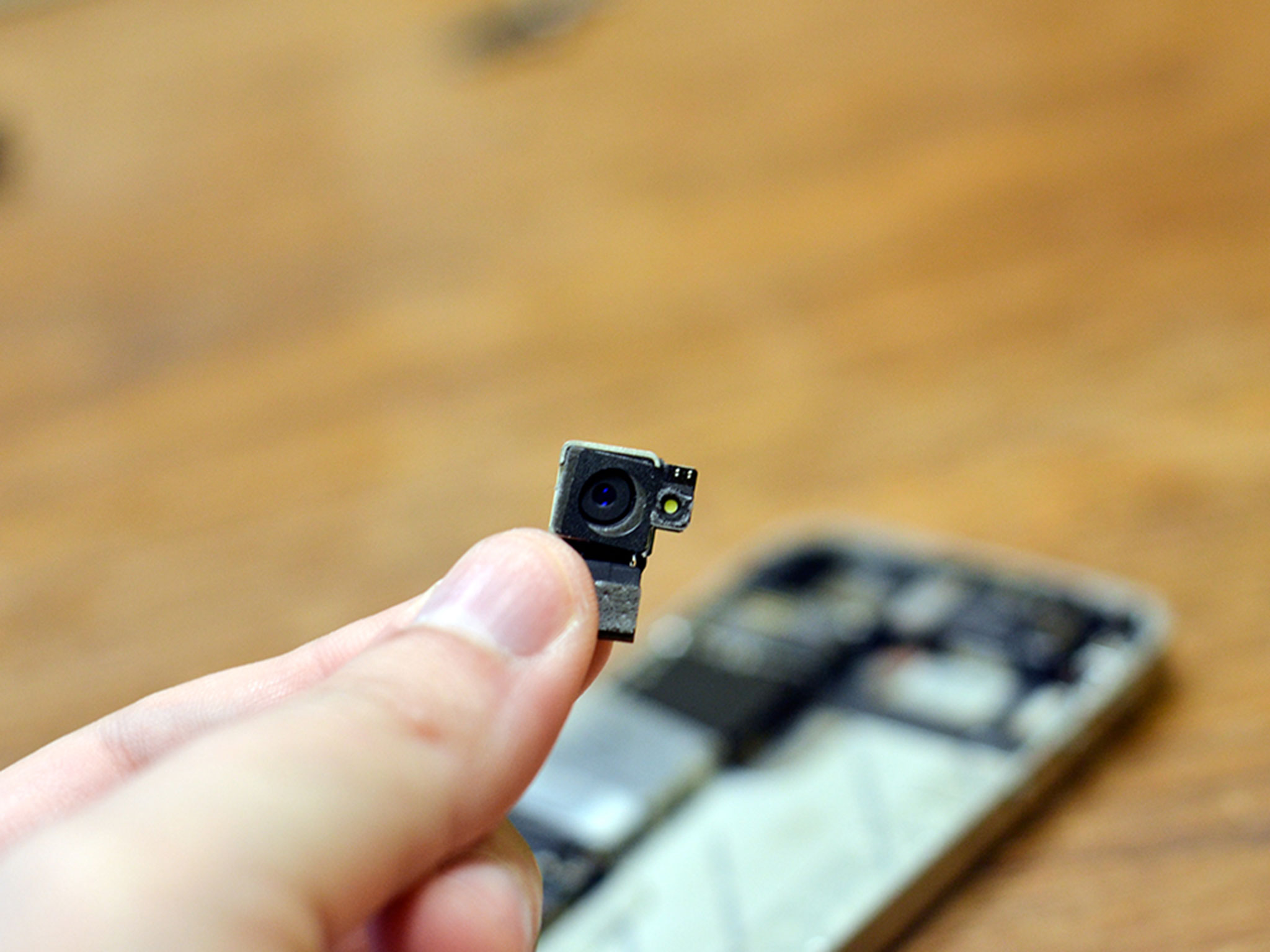 Как заменить заднюю камеру в iPhone 4s