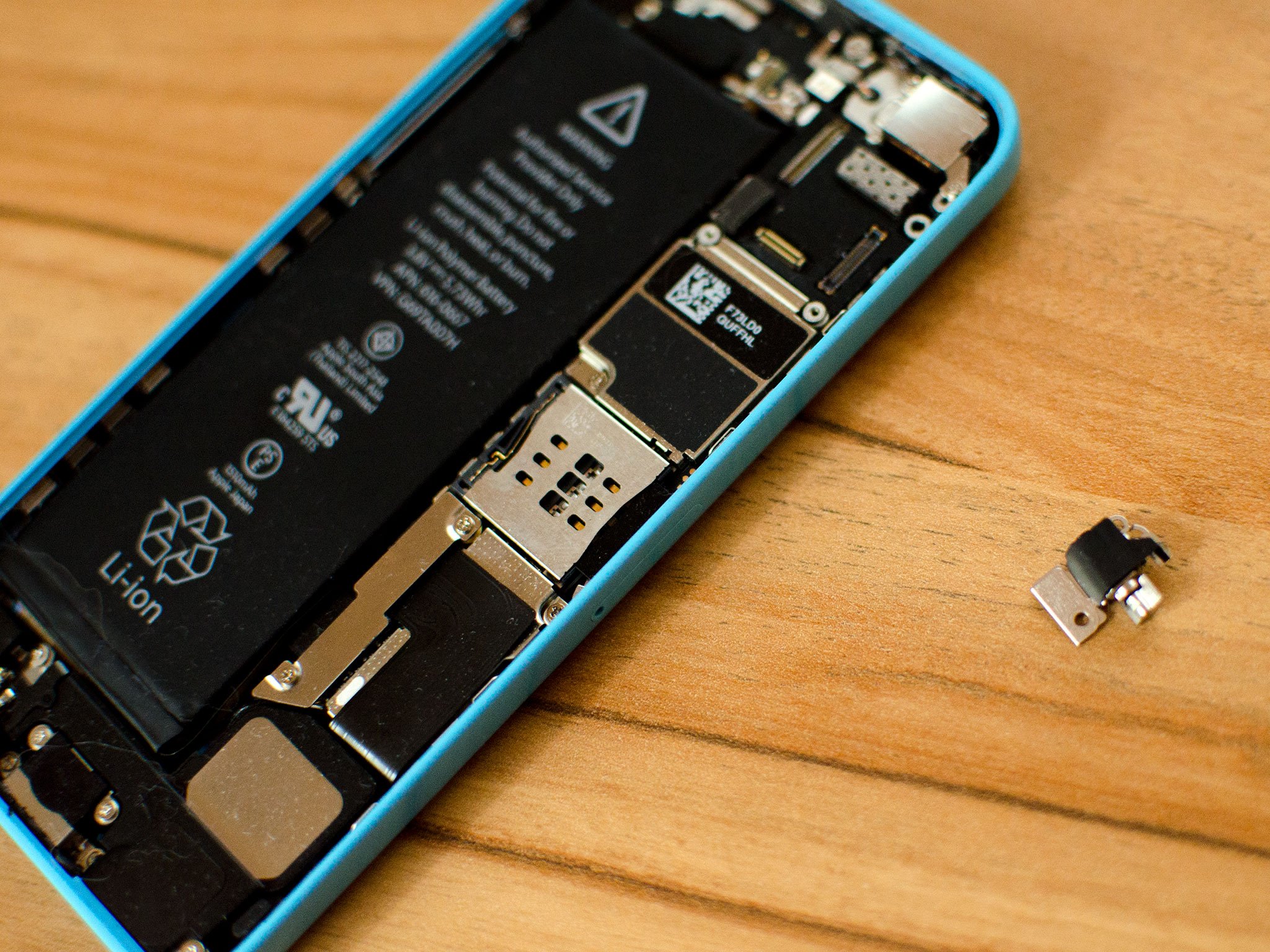 Как заменить сломанный вибратор в iPhone 5c