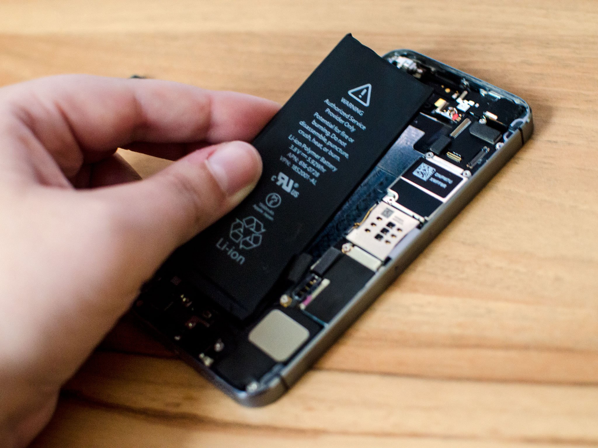 How to replace the battery in an iPhone 5s
