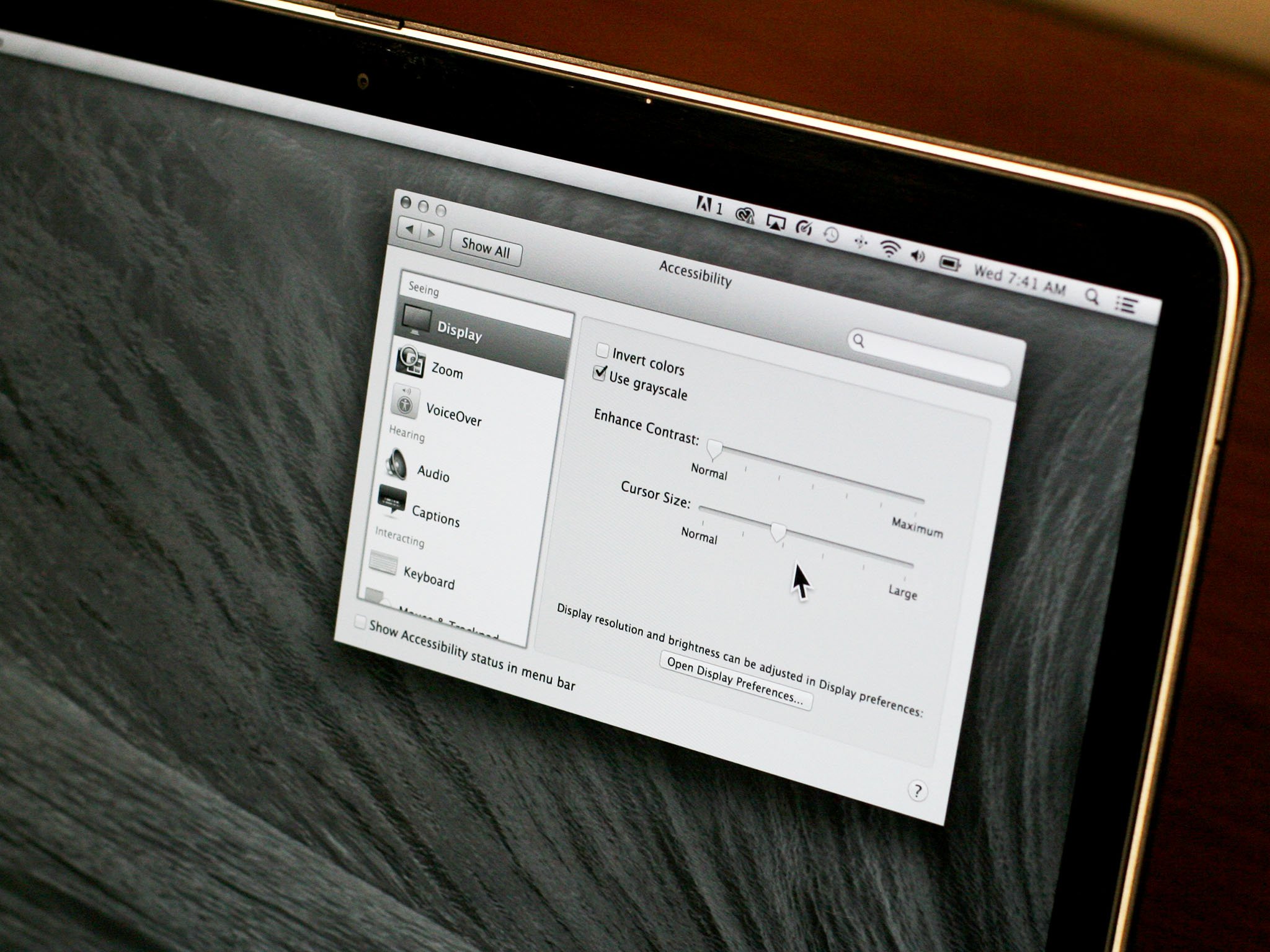 How to tweak the Mac's display settings for visual impairments