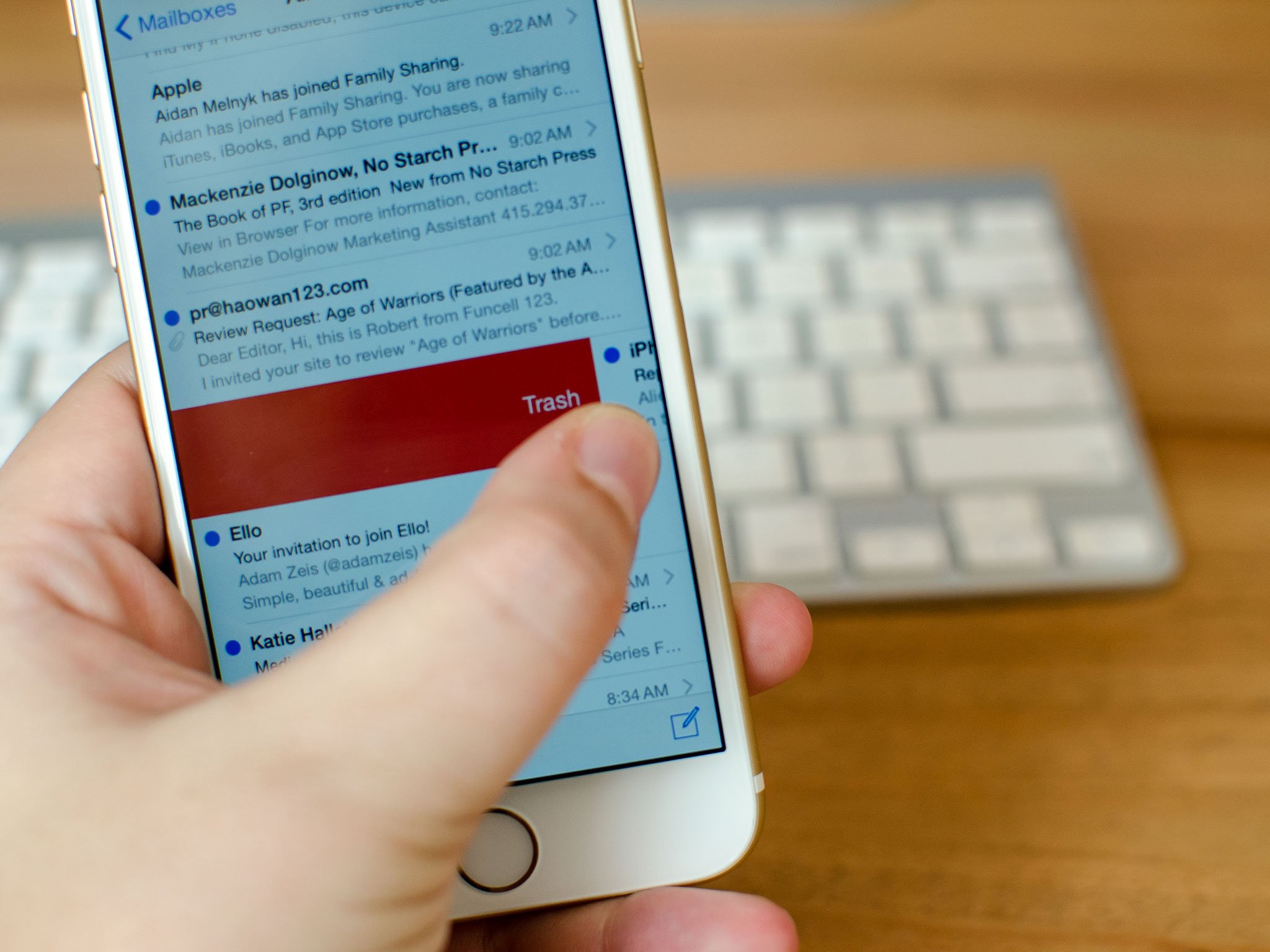 How to use archive and trash simultaneously in the iOS 8 Mail app