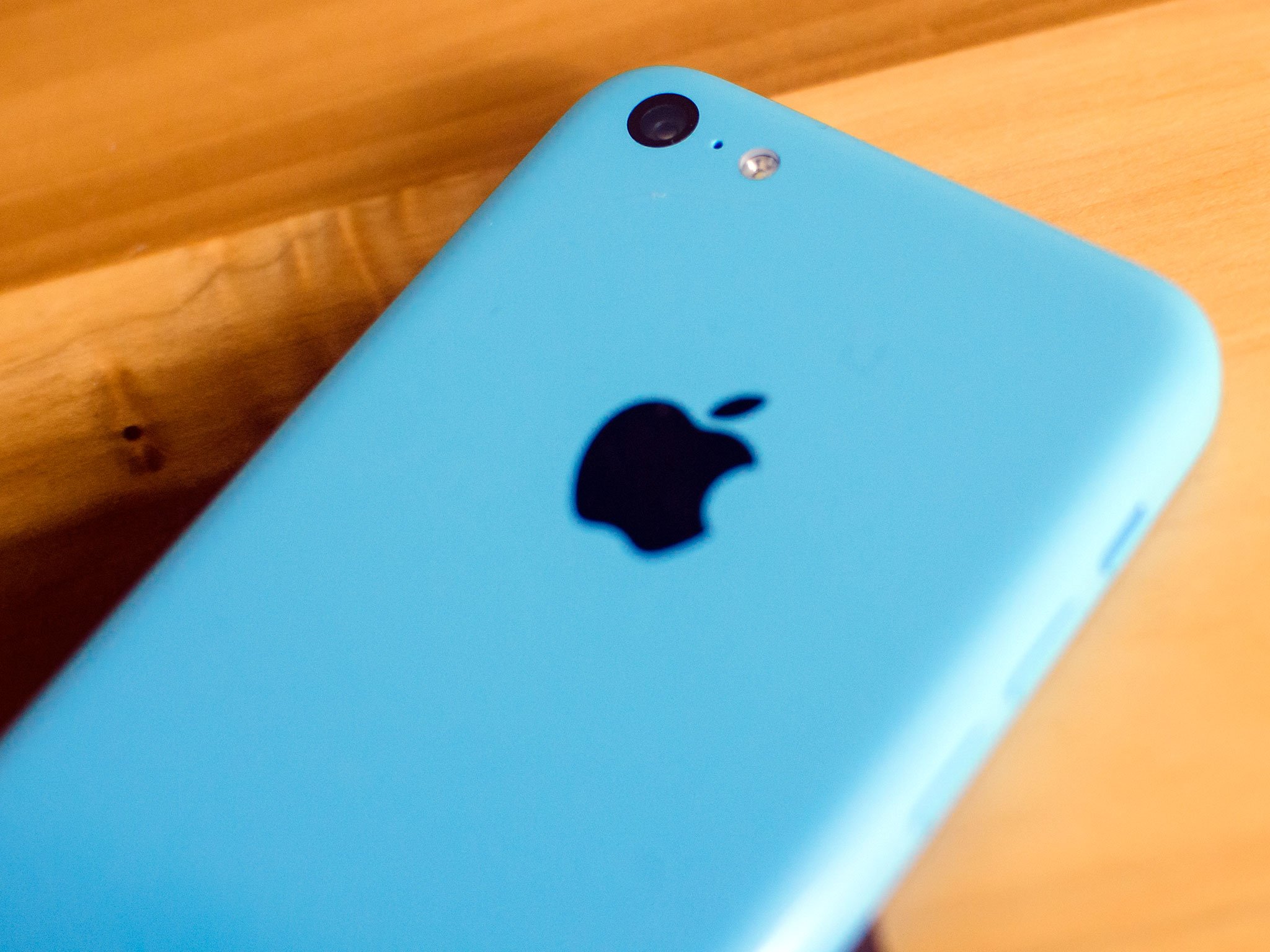 How to replace the rear camera in an iPhone 5c