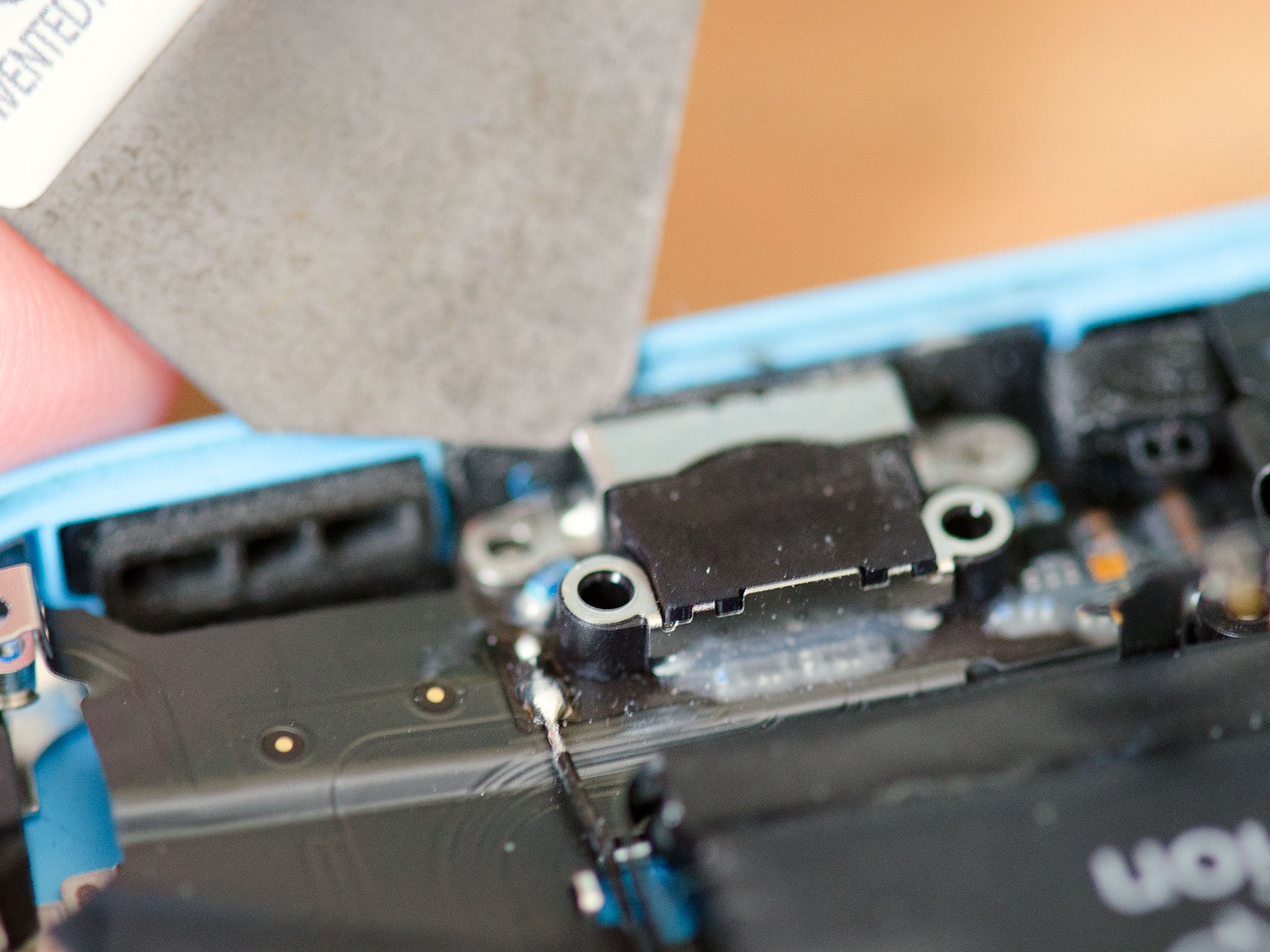 How to DIY replace the Lightning dock in an iPhone 5c