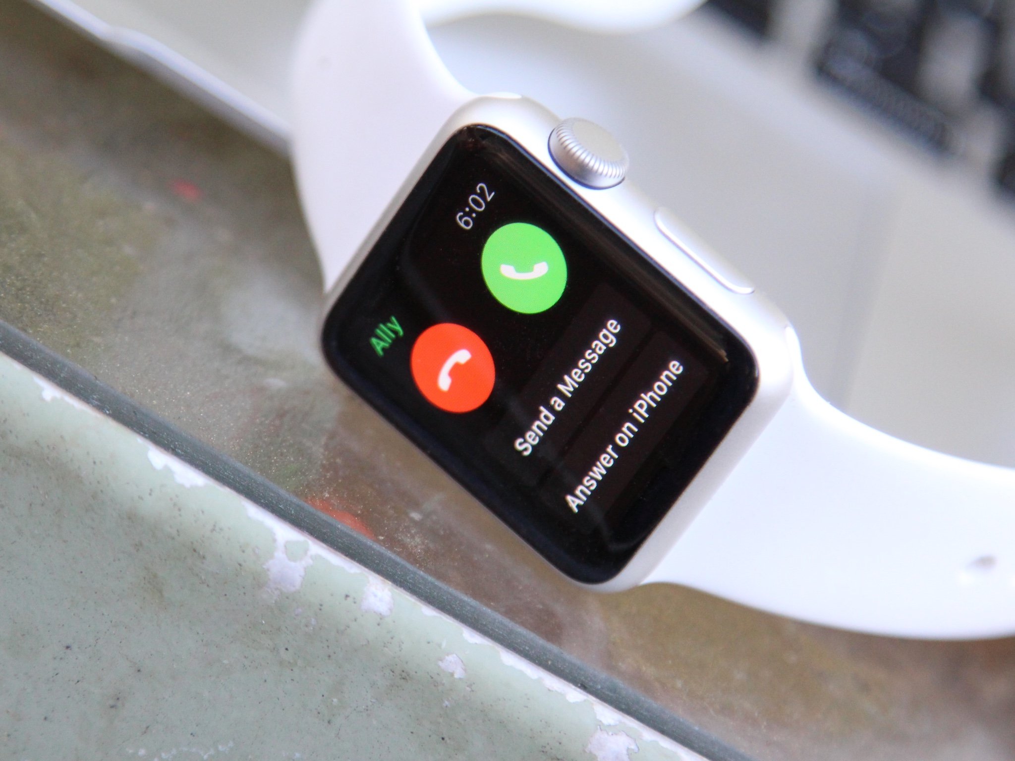 can you text and call on apple watch series 2
