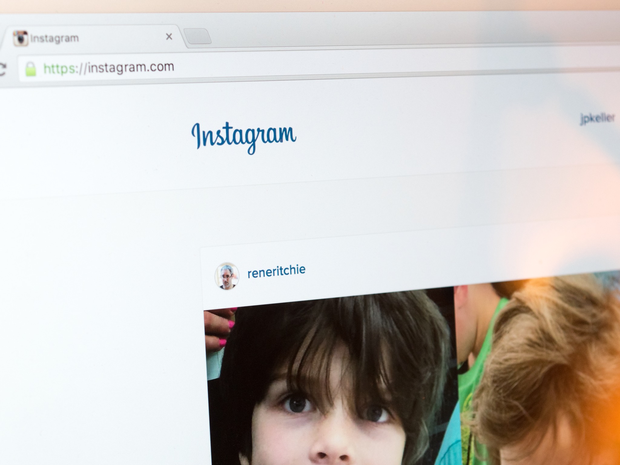 Instagram starts rolling out search on the web
