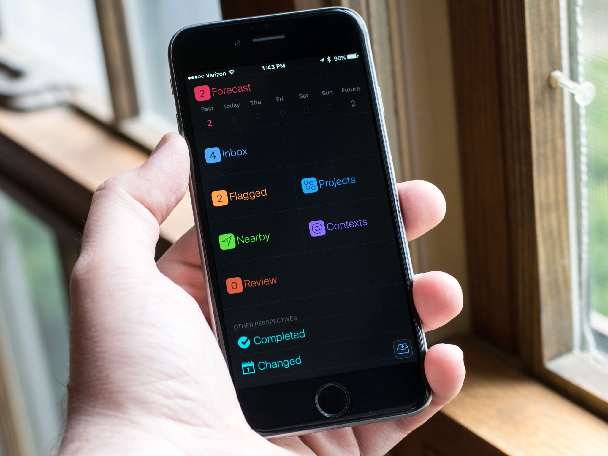 OmniFocus for iPhone and iPad gets push syncing support, adds a dark theme