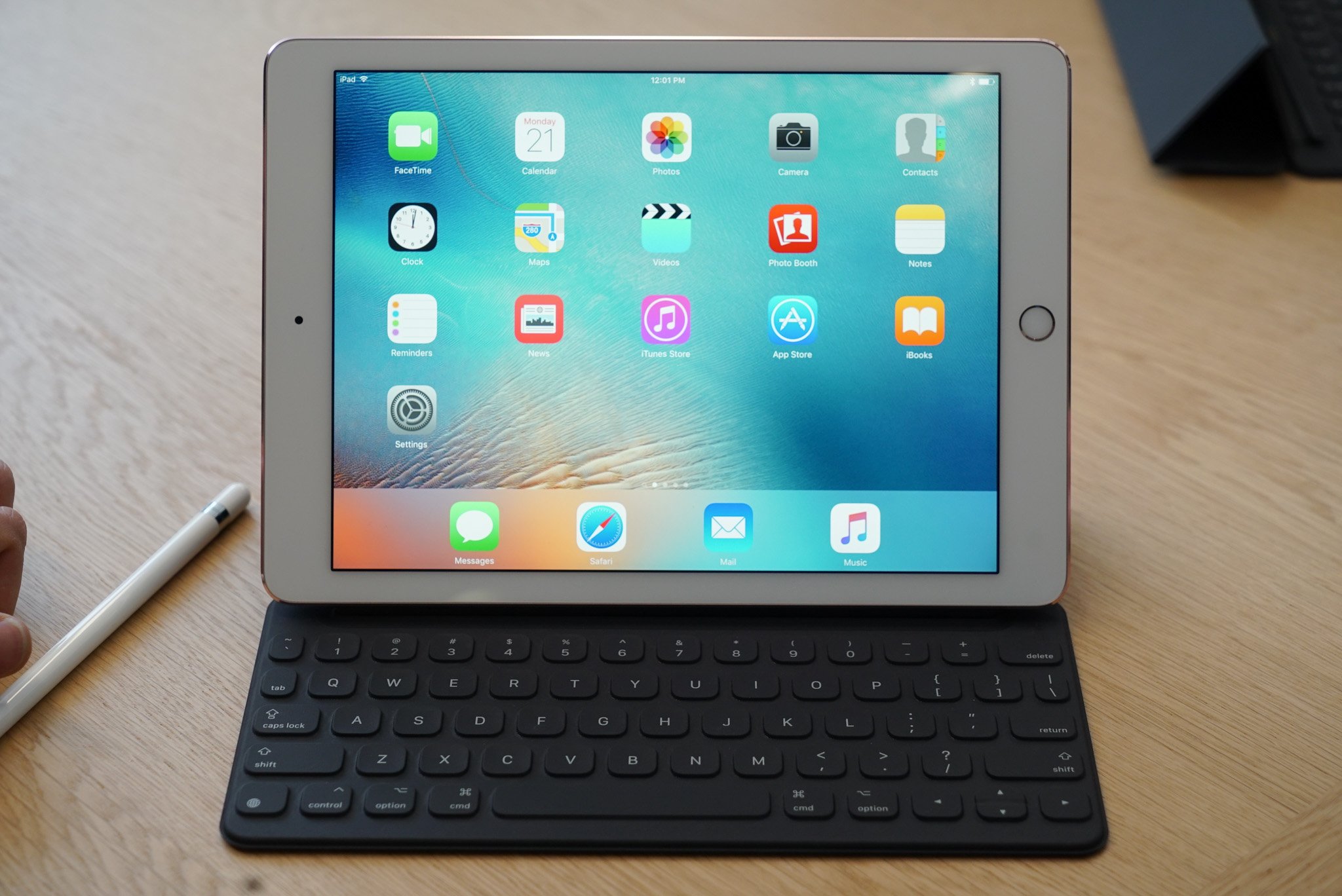 Apple releases new version of iOS 9.3.2 for the 9.7-inch iPad Pro