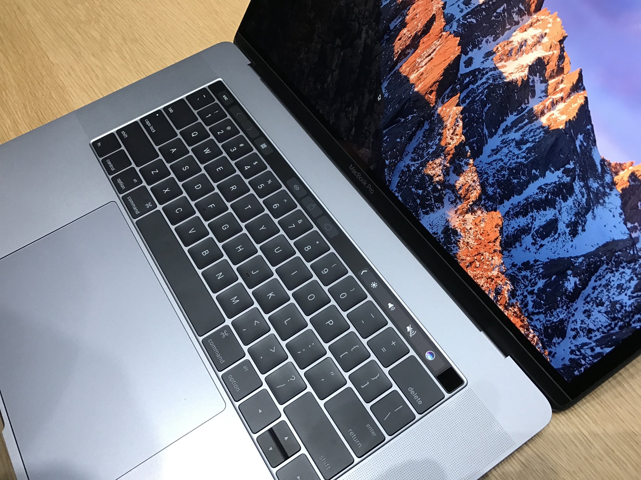 Macbook Pro 13 Inch Touch Bar Touch Id Vs Without Which Is Best Imore