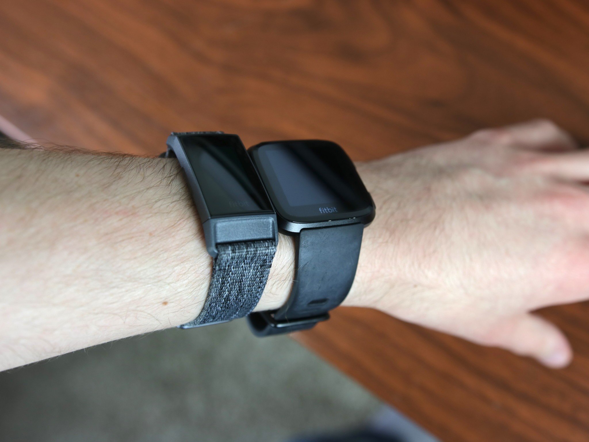 fitbit charge 3 vs apple watch 3